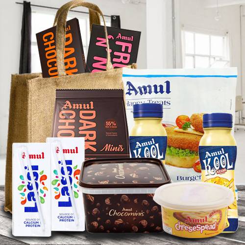 Delectable Anniversary Gifts Hamper (Make in India)